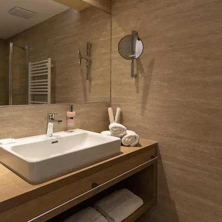 Otel Schlosshof 4*