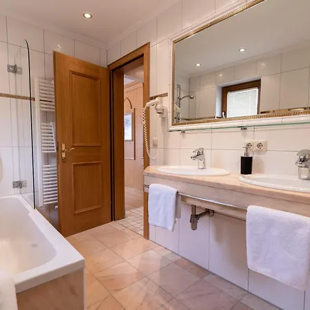 Schlosshof Otel 4*