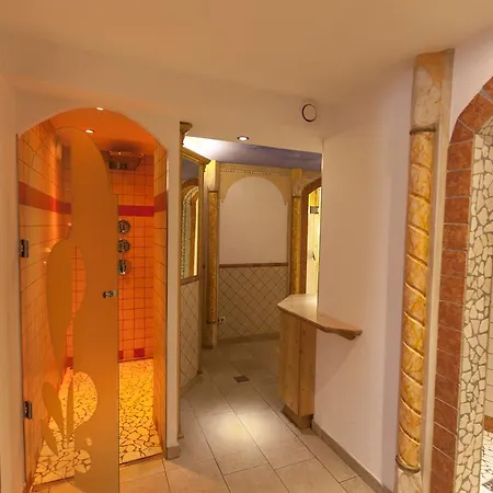 Schlosshof Otel 4*