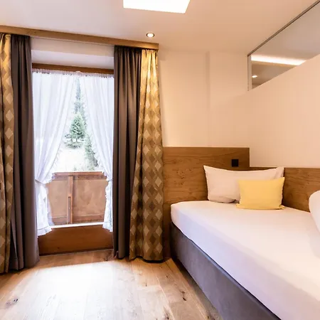 ホテル Schlosshof 4*