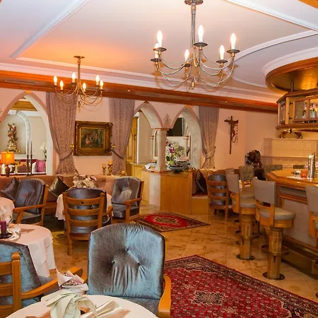 Schlosshof Ішгль